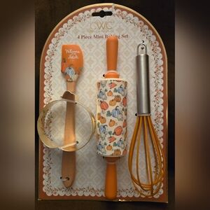 CWC Orange Pumpkin 4-Piece Mini Baking Set